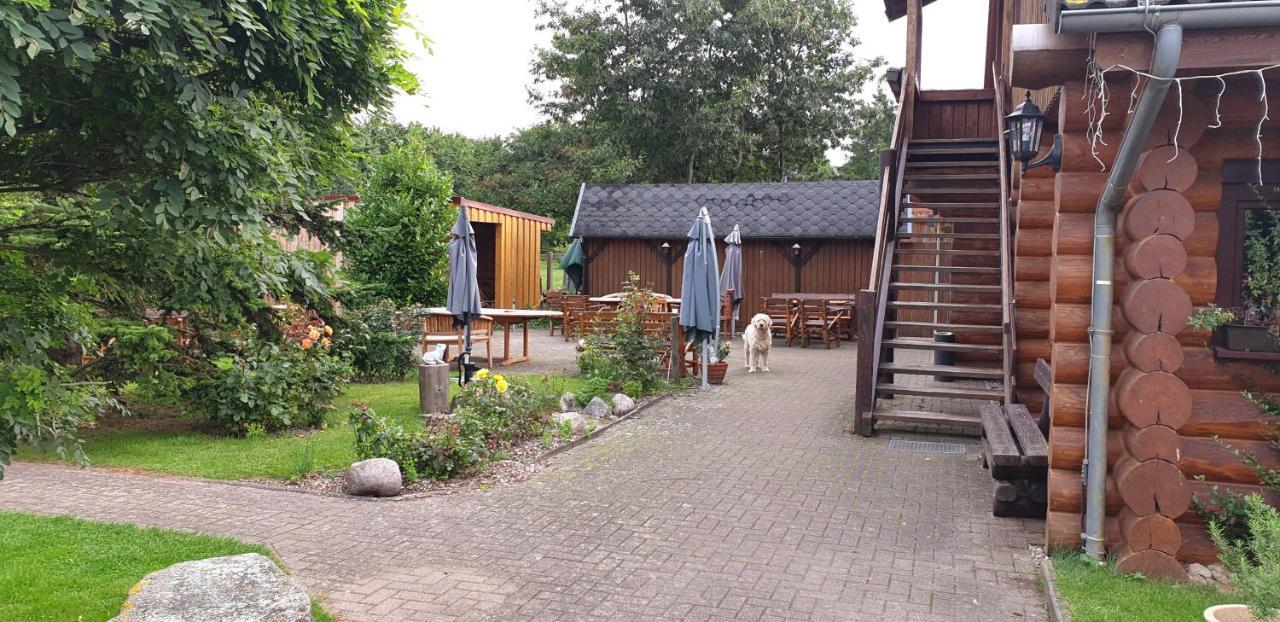 Hotel Restaurant Baumhaus Klein Pravtshagen Esterno foto